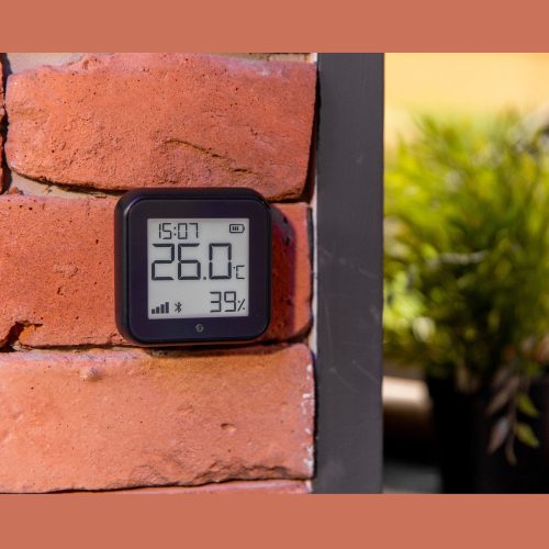 Shelly PLUS GEN3 H&T Wi-Fi + Bluetooth humidity and temperature sensor with e-paper display (black)